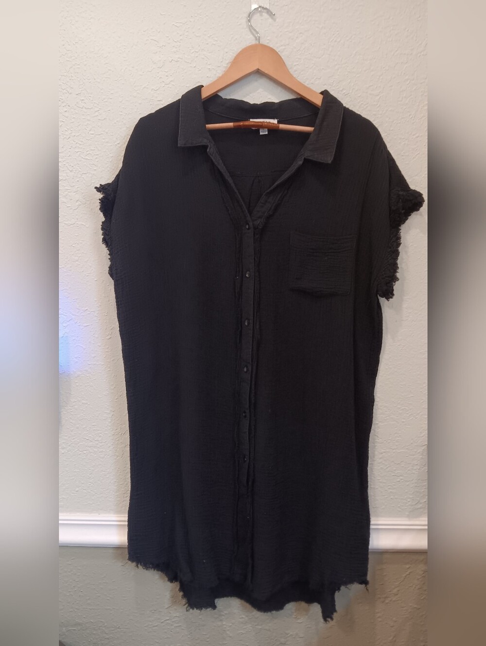 Umgee Black Short-Sleeve Button-Down Top
